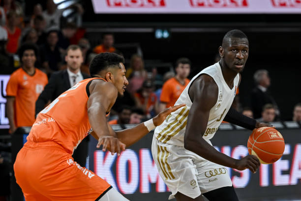 光度更高 光度更高