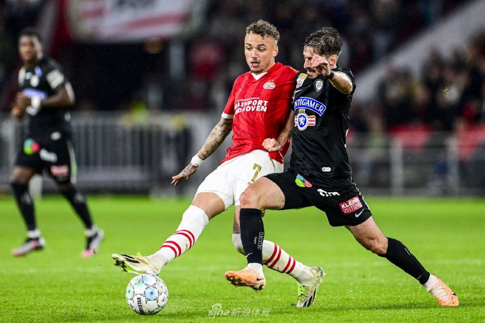 两人含泪相 两人含泪相