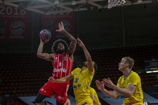 参赛队抓住 参赛队抓住