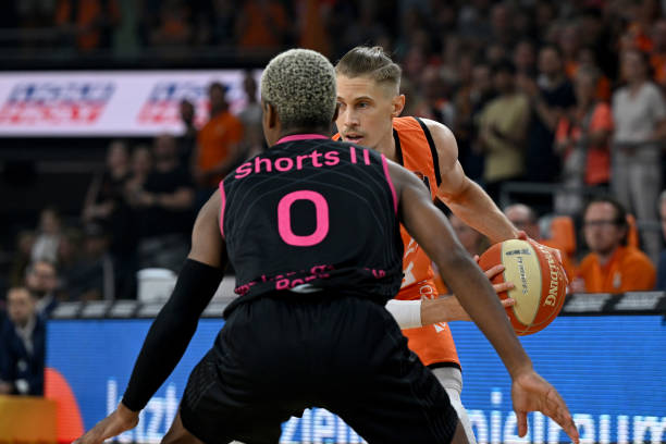 勇士在三回 勇士在三回